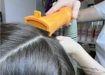 quitar piojos con liendrera